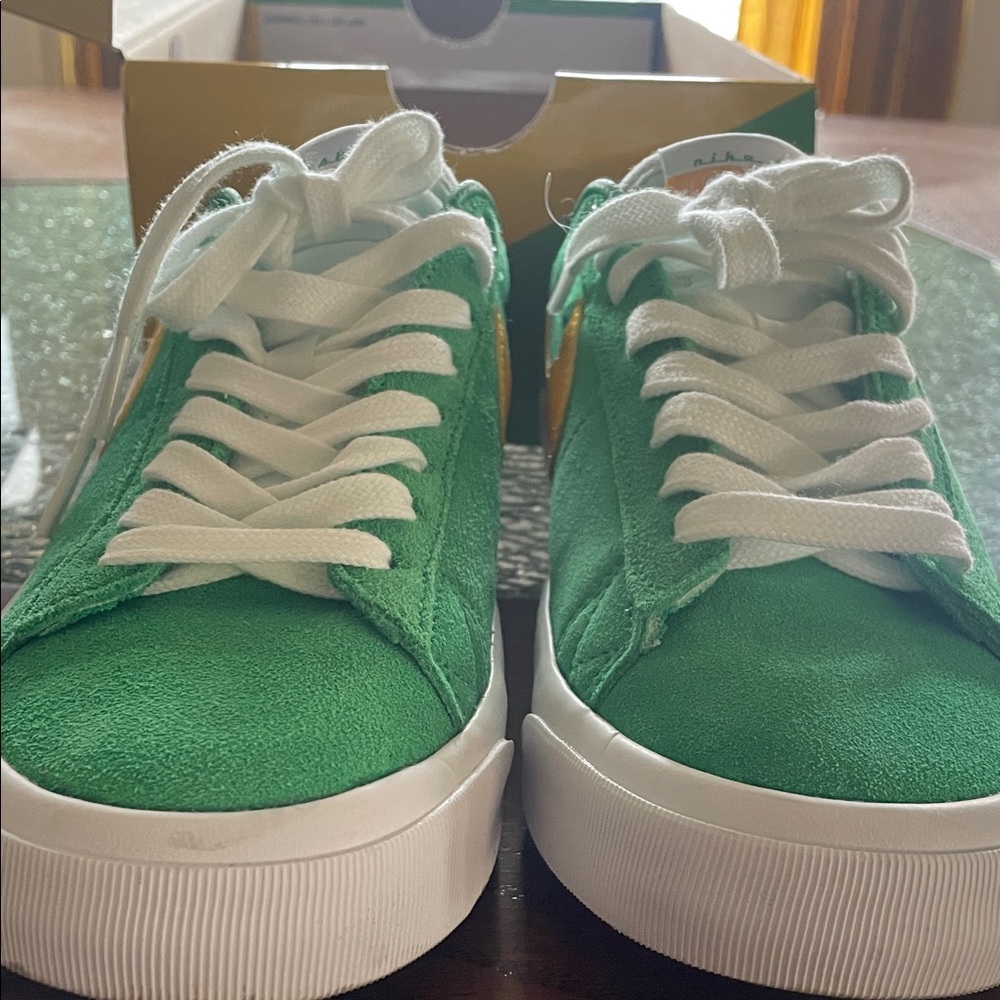 Nike Unisex Sneakers in Green and Yellow/ 6 Men’s or 7.5 Women’s - Picture 3 of 16